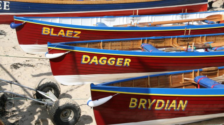 Palmers Brewery pours out Dorset Gold for rowing club