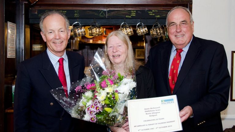 Palmers Brewery landlady celebrates 25 years at Oddfellows Arms