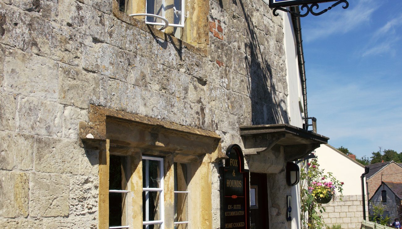 Fox and Hounds pub exterior. Cattistock Dorset