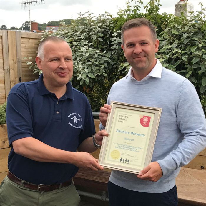 Jim Jones receiving the award from Andrew Davidson, chair of CAMRA’s judging panel.